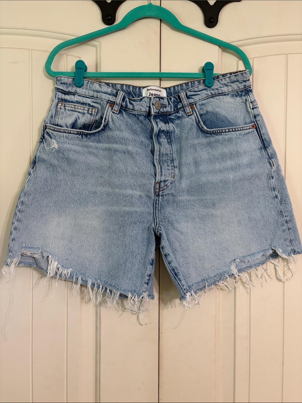 Reformation Raye Mid Rise Relaxed Light Blue Frayed Hem Denim Shorts 31